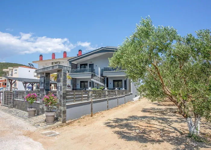 Onar Palace מלון דירות Néa Péramos